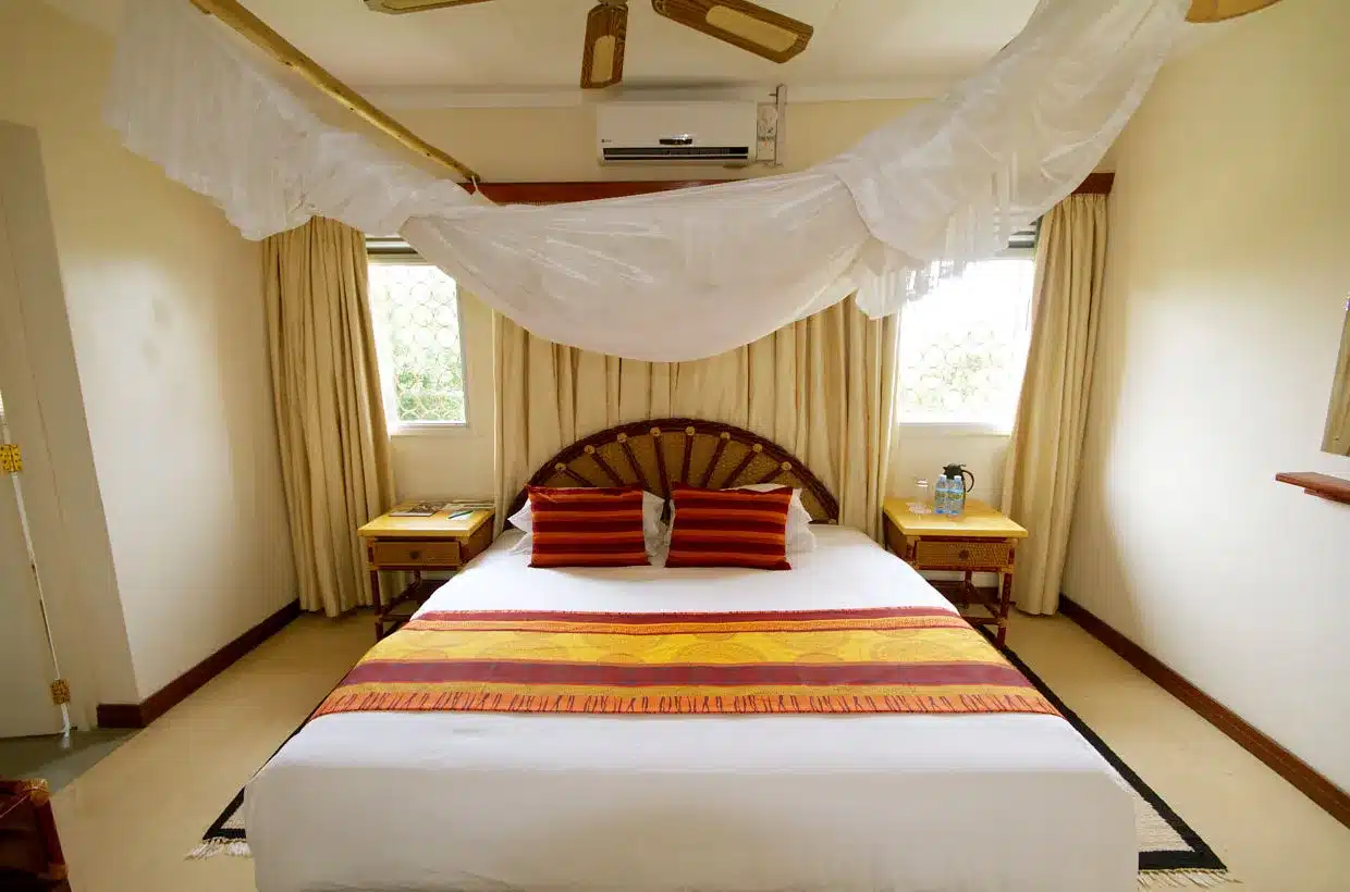 12 Mweya Safari Lodge