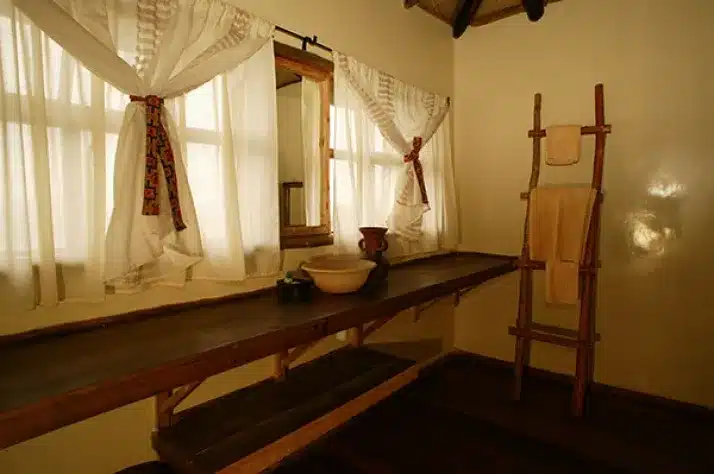 12 Virunga Lodge