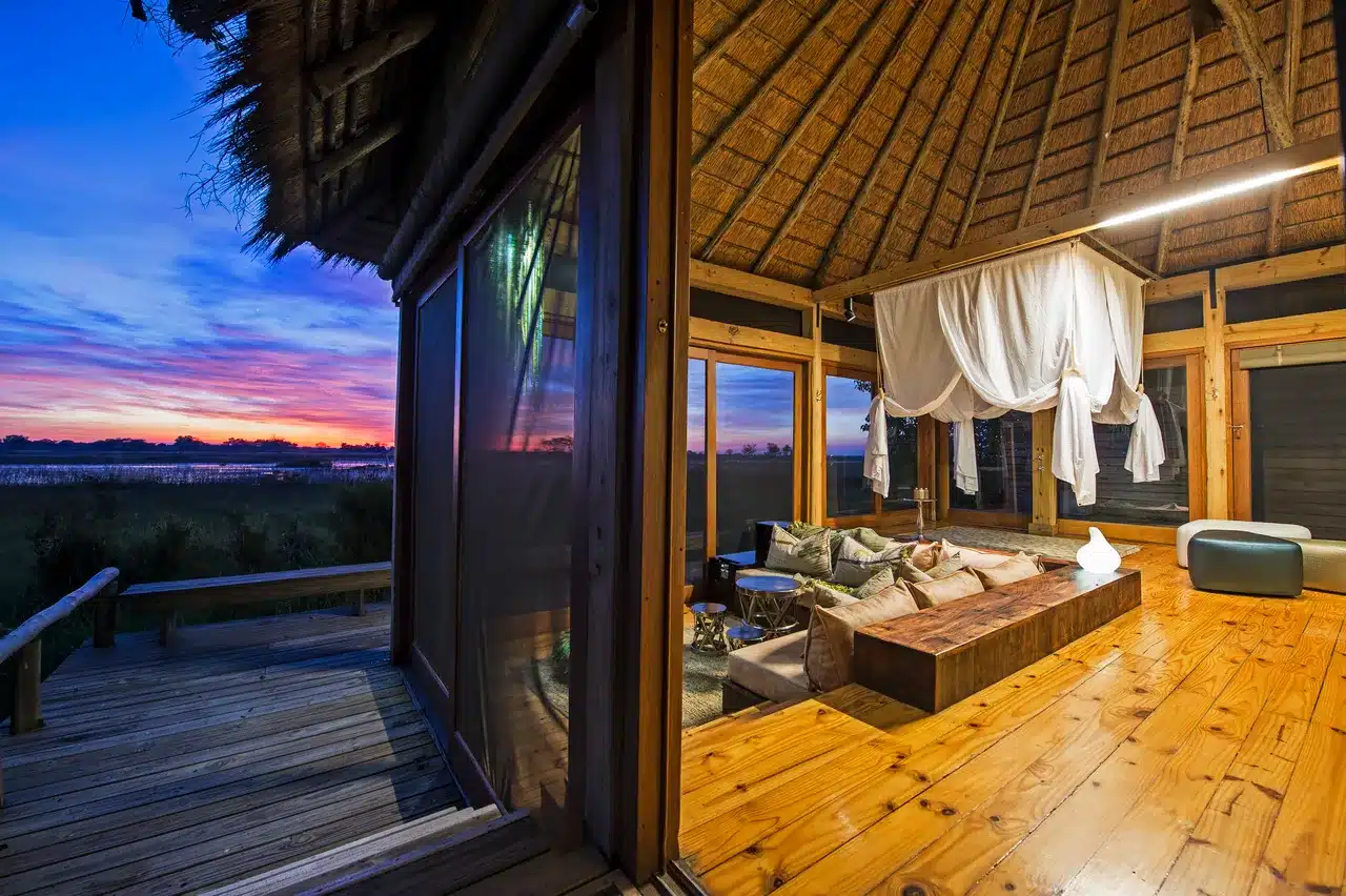 19 Vumbura Plains Camp