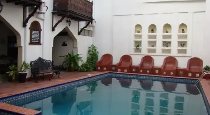 3 Dhow Palace Hotel