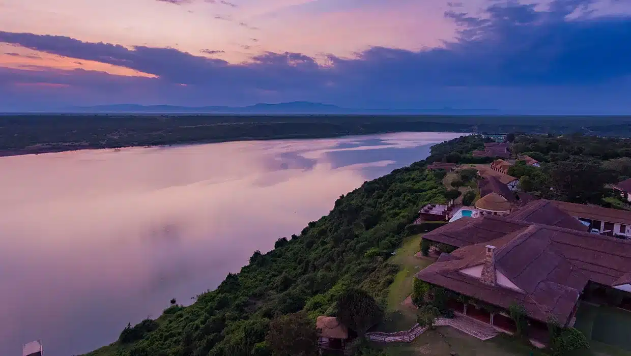 32 Mweya Safari Lodge