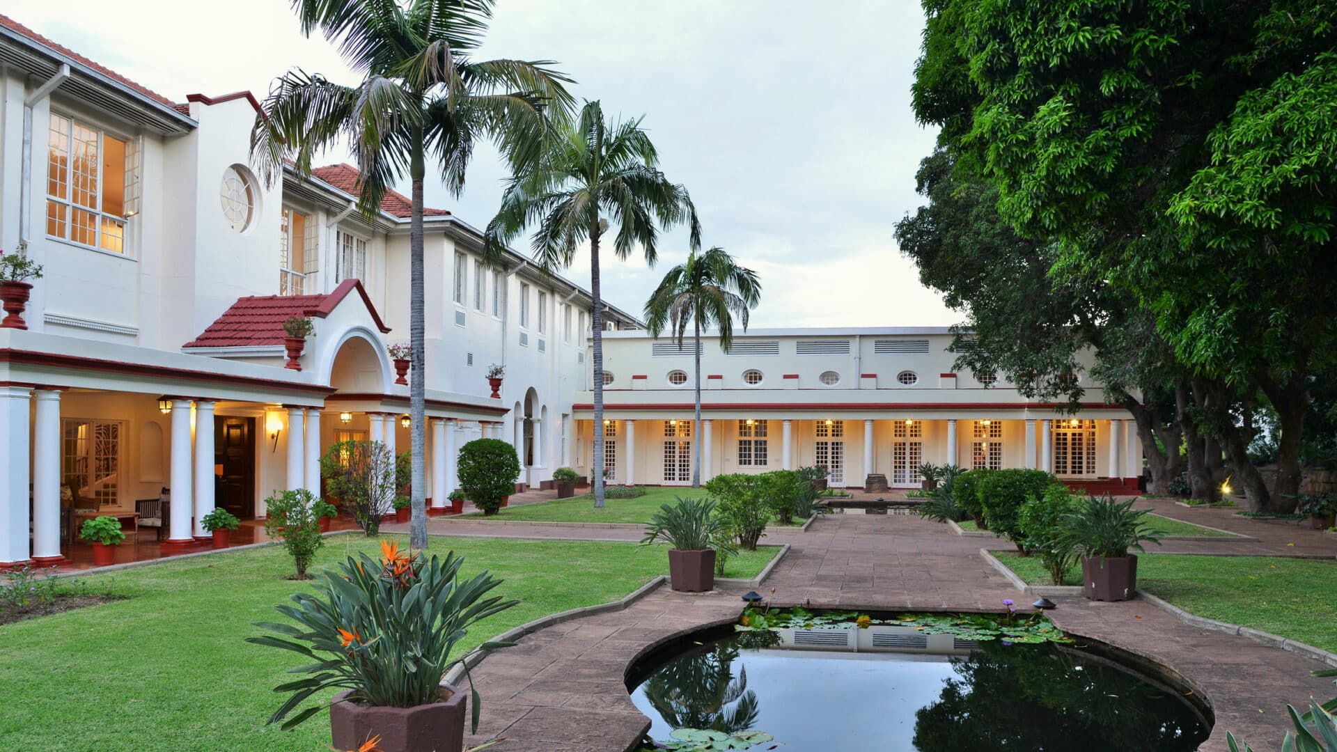 Victoria Falls Hotel 4
