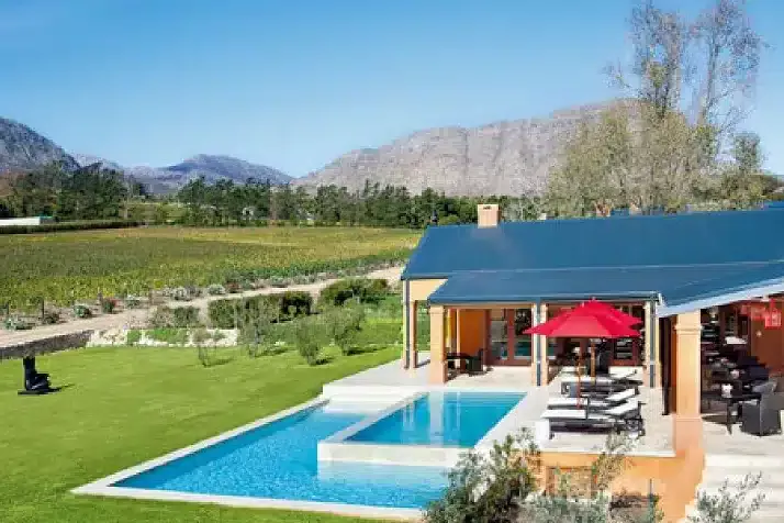 13 La Residence
