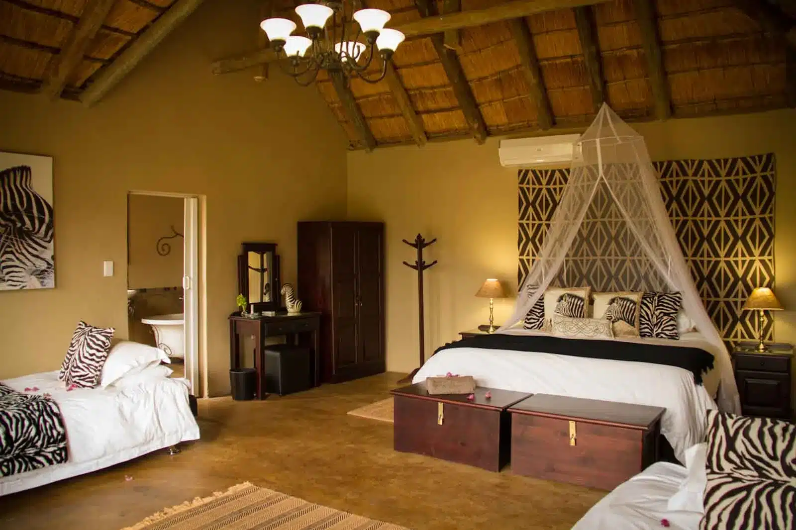 2 Umkumbe Safari Lodge