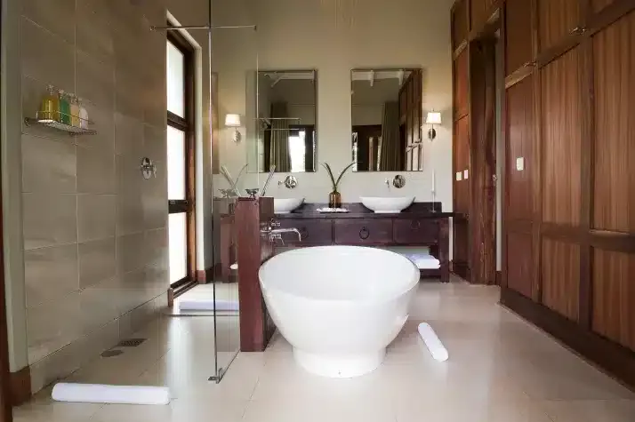 5 Lake Duluti Lodge
