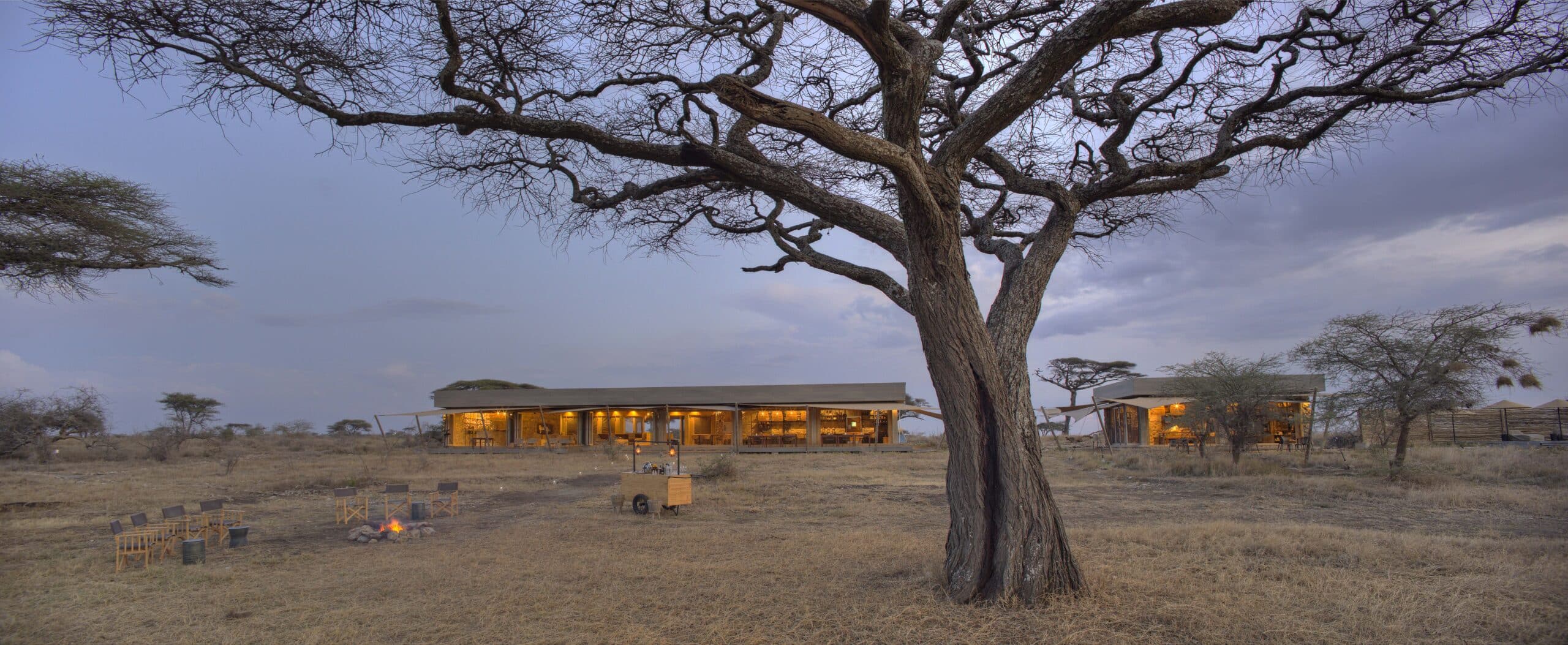 Namiri Plains - Sundowners with Main Area and Den